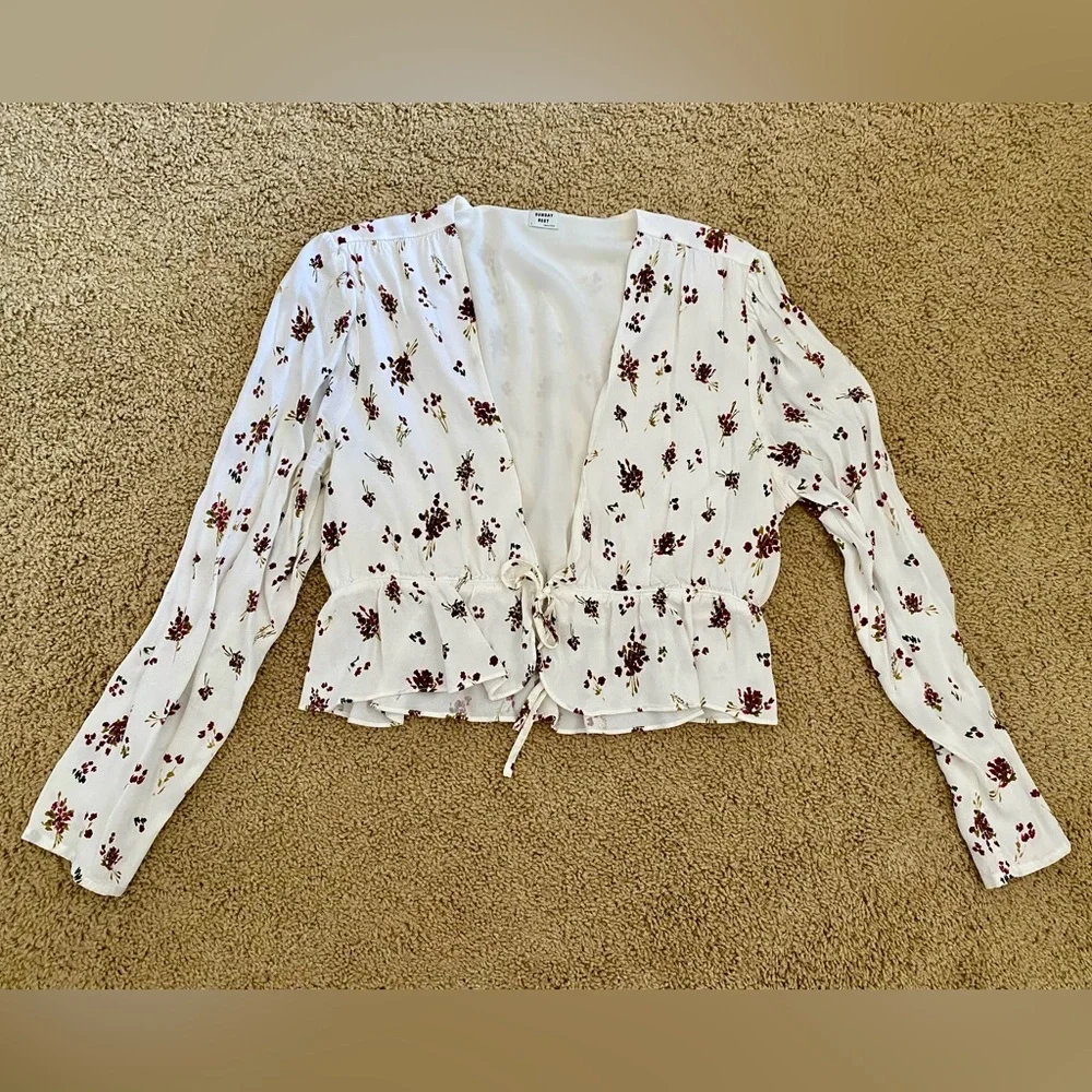 Aritzia Sunday Best White Floral Crop Top with Tie Front - Picture 3 of 7